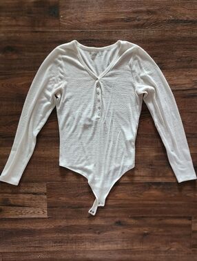 Abercrombie & Fitch Women's White Sheer Long Sleeve V-Neck Bodysuit Medium M